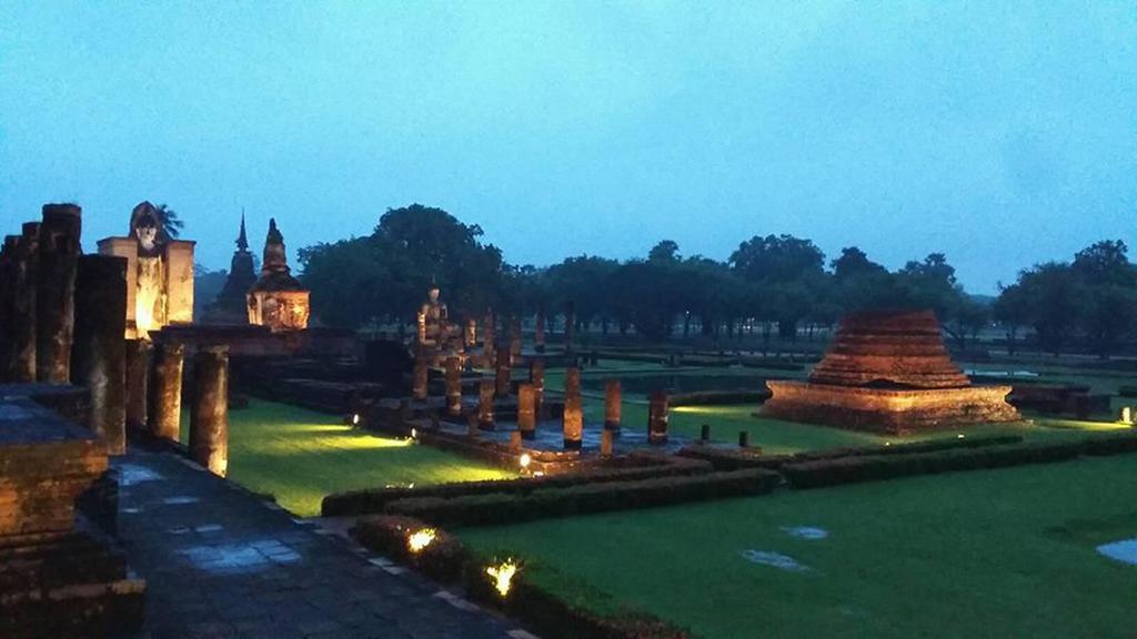 Vitoonguesthouse2Fanrooms & Aircondition Sukhothai Luaran gambar